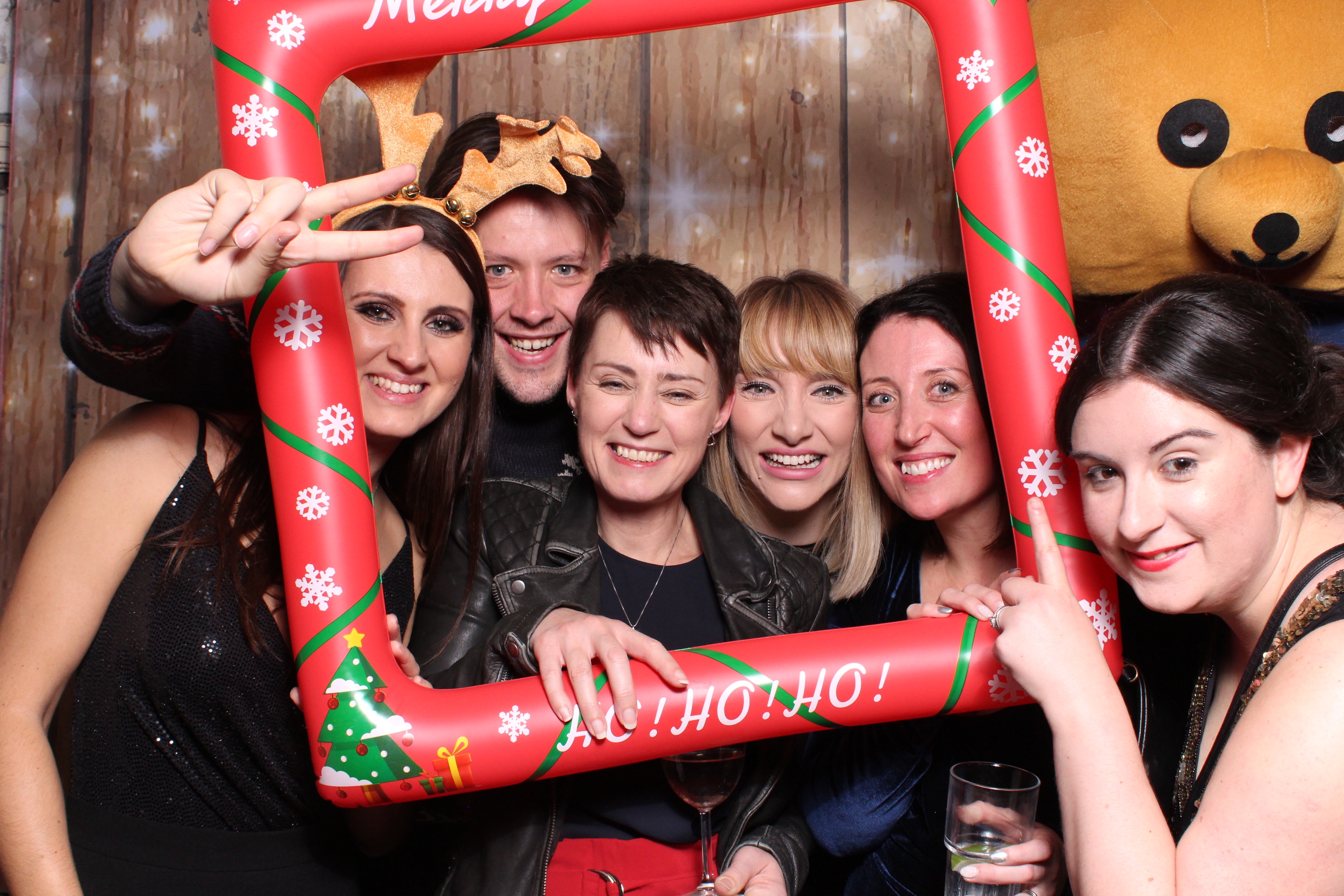 Tes Christmas party  | View more photos from the event at gallery.magicimages.uk/u/MagicImages/Tes-Christmas-party